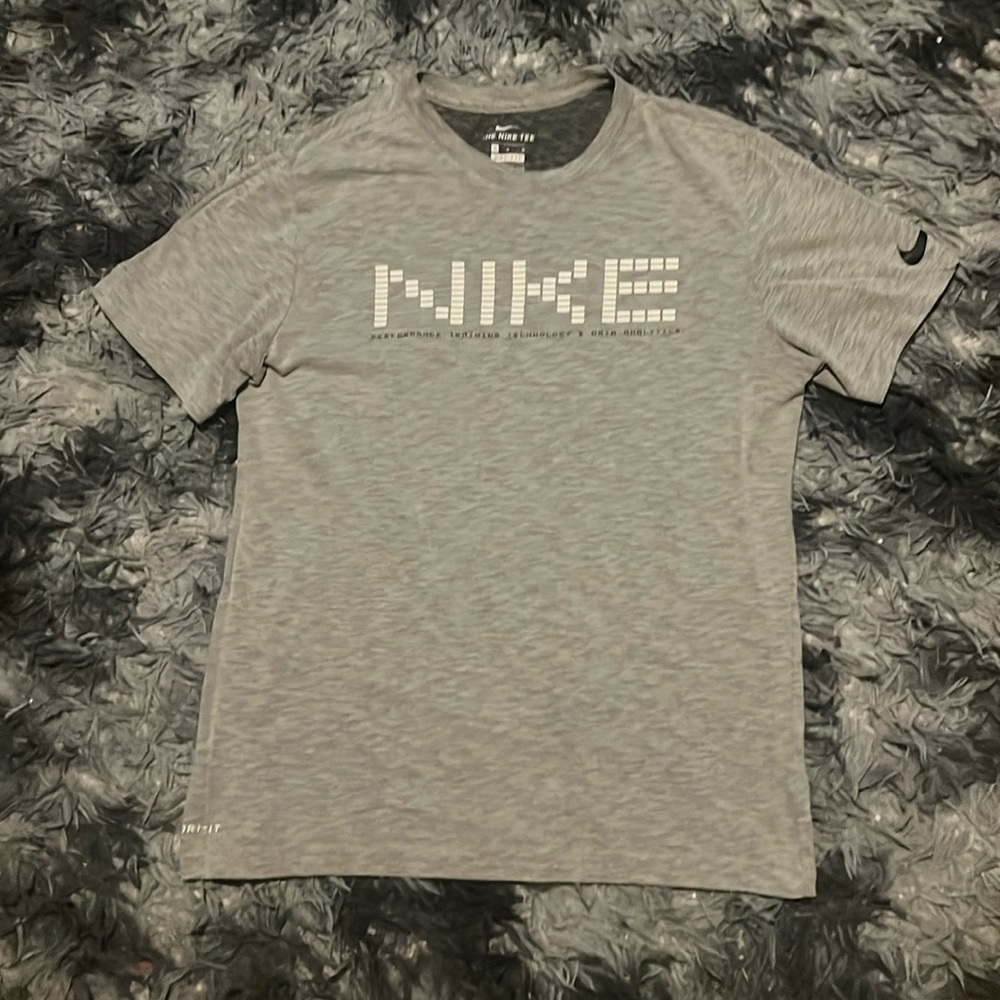 NIKE tee